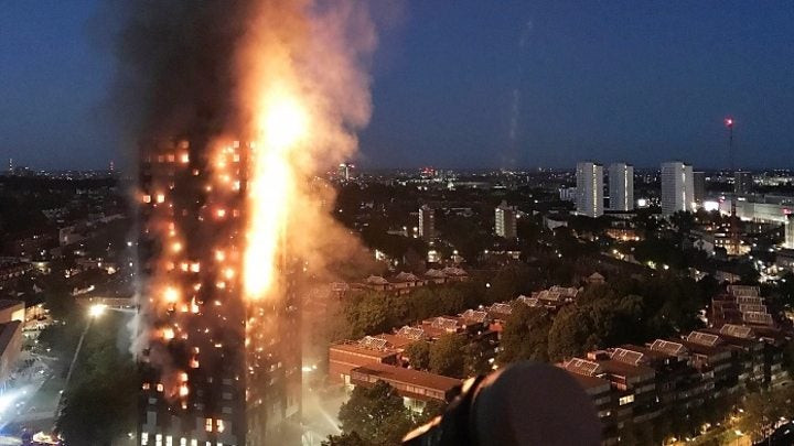Βρετανία: Εξήντα πολυώροφα κτίρια δεν πέρασαν τους ελέγχους ασφαλείας, μετά την φονική πυρκαγιά